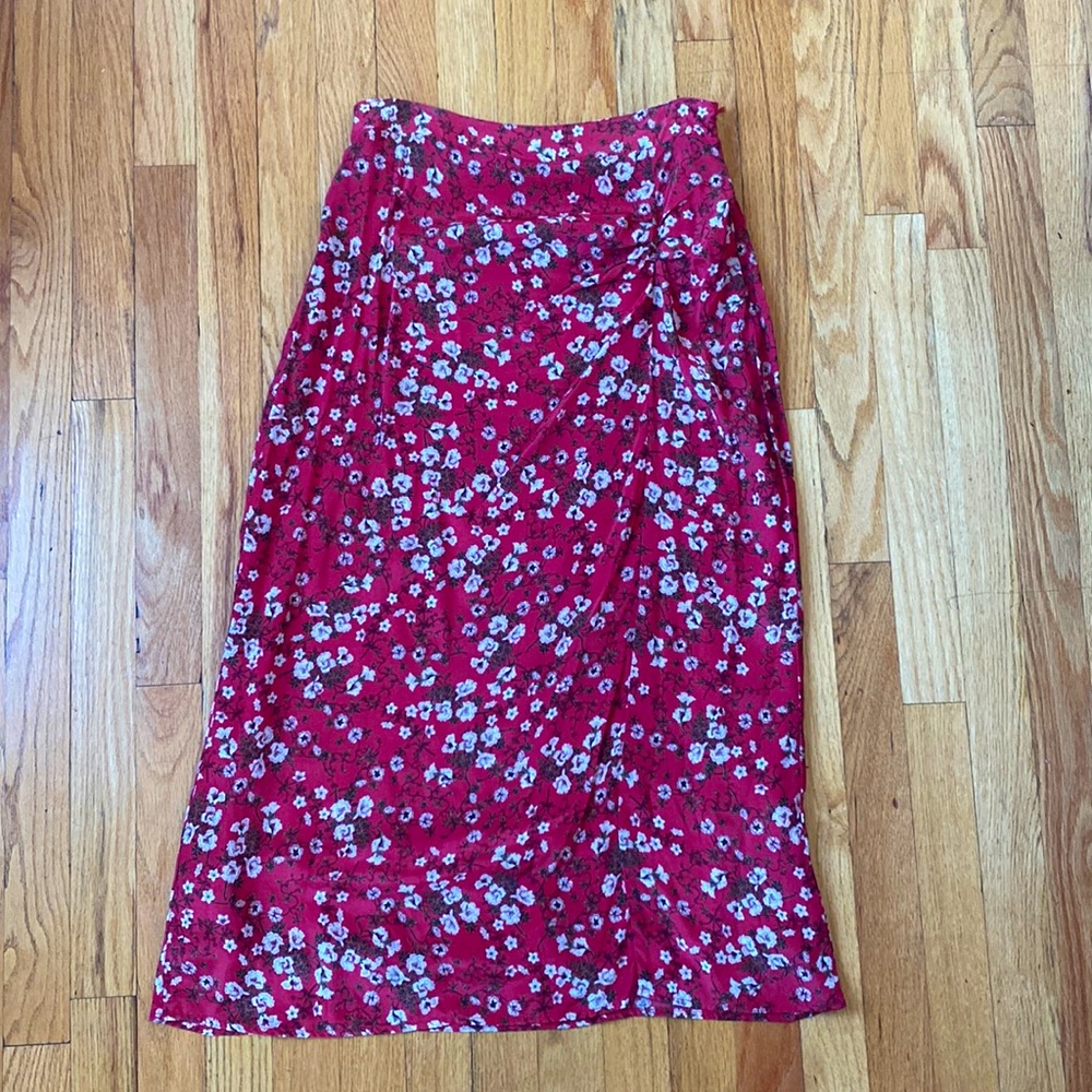 Barely worn Zara size S midi skirt!